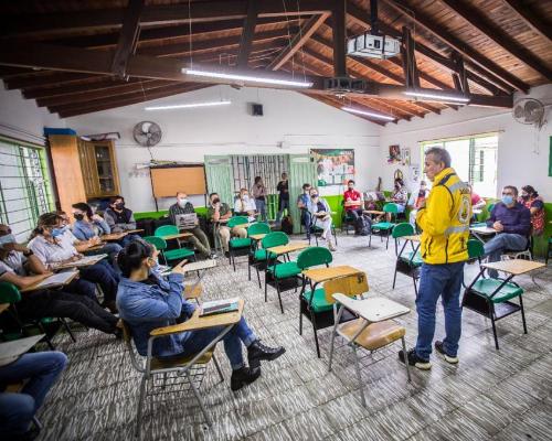 FotografoFoto Alcaldía de Medellín:Capacitación a ciudadanos en conocimiento y reducción del riesgo de desastres.